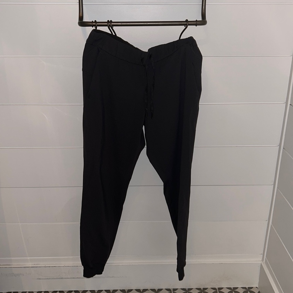 size 6 lululemon joggers